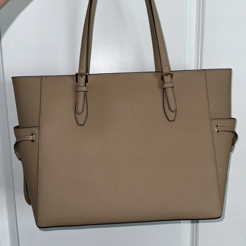 MK Purse - Picture 3 of 3